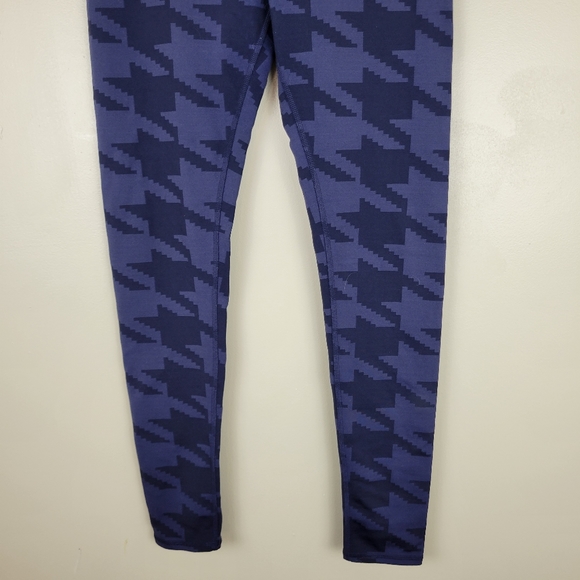 Alo Houndstooth Leggings - Picture 3 of 7